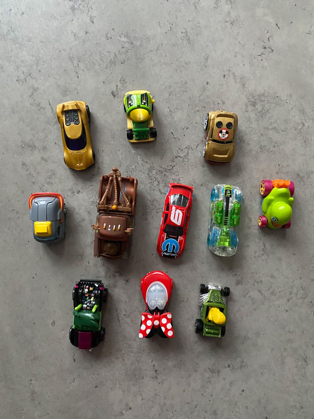 Набор из 11 машинок