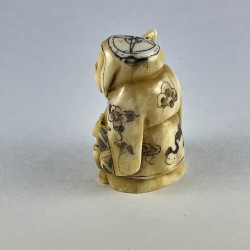 Статуэтка нэцкэ Ребенок с посохом и карпом