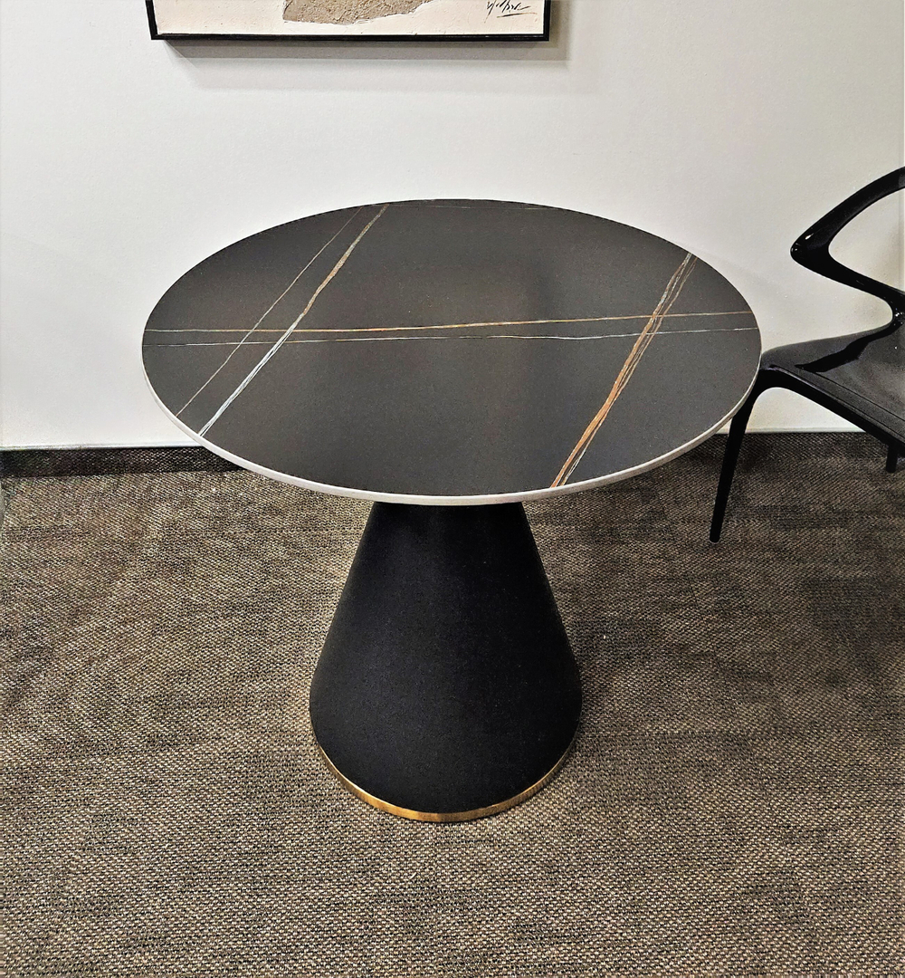 Стол черный Piza