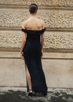 Тюлевое платье с корсетом и открытыми плечами