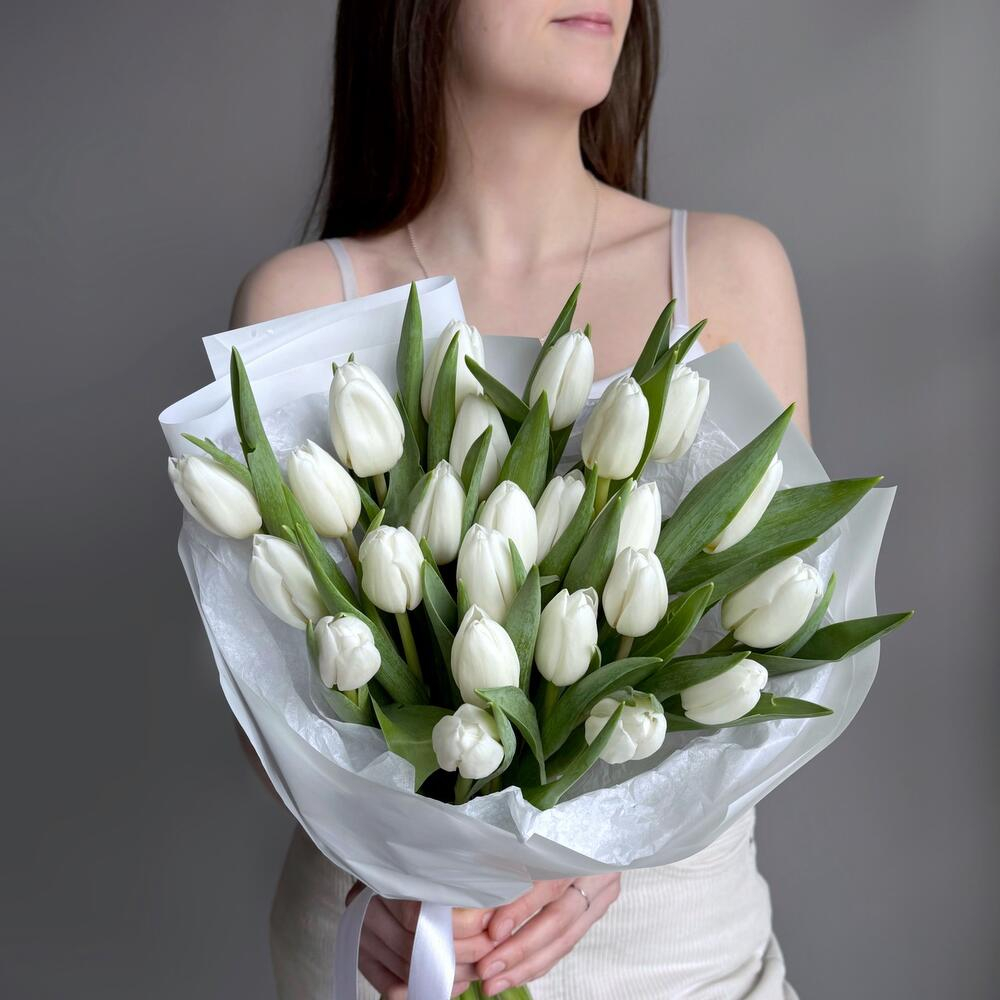 Букет из 25 белых тюльпанов