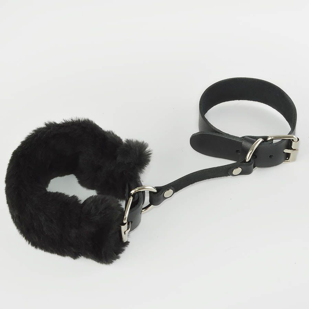 Черные кожаные наручники со съемной опушкой (Цвет: черный)