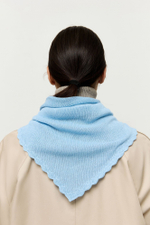 Косынка с фигурным краем