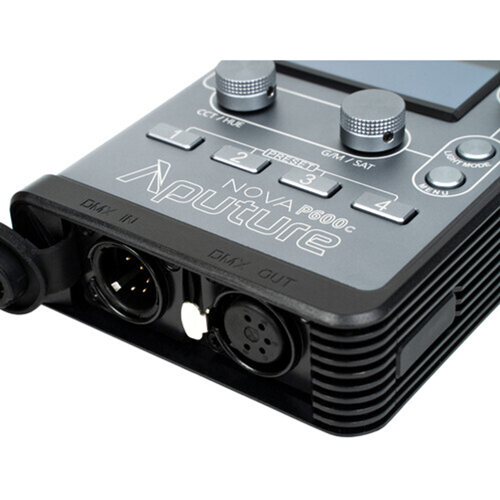 Осветитель Aputure Nova P600C Kit (с кейсом)