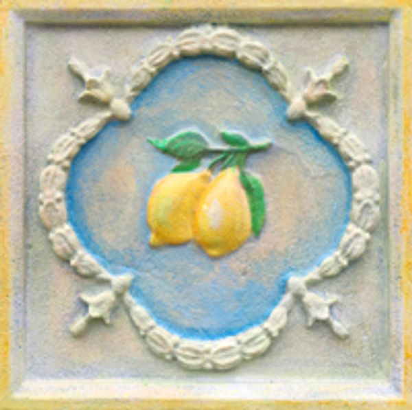 Панно из пенопласта на фасаде дома. Панно из пенопласта на фасаде дома.