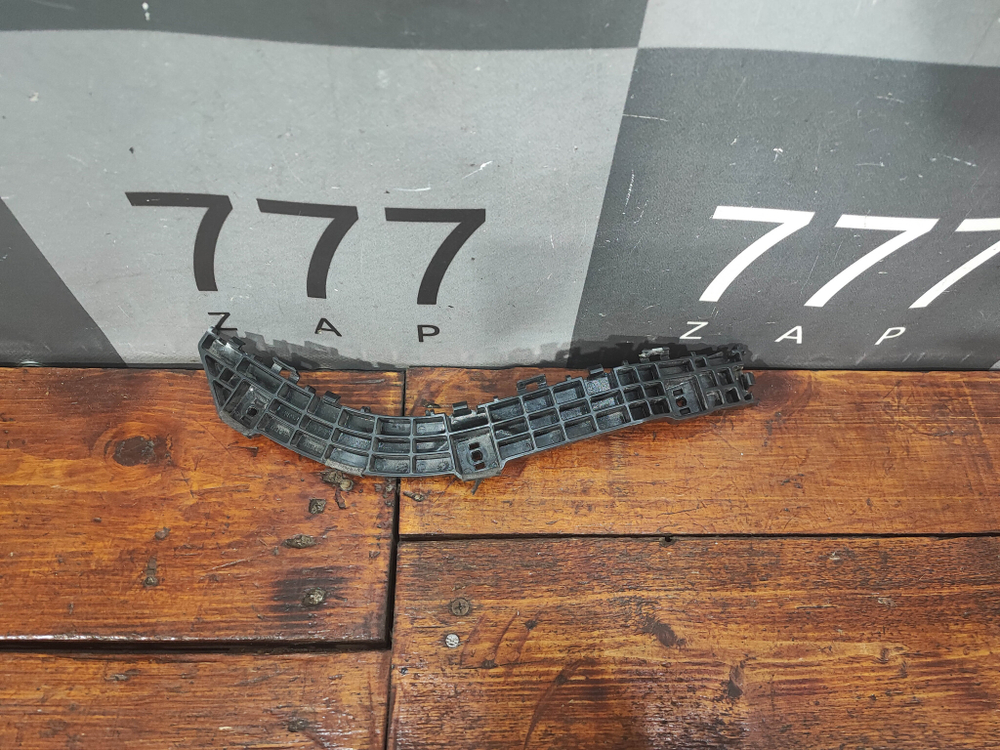 Направляющая заднего бампера Suzuki Vitara 2 14-нв Б/У Оригинал 7183254P0