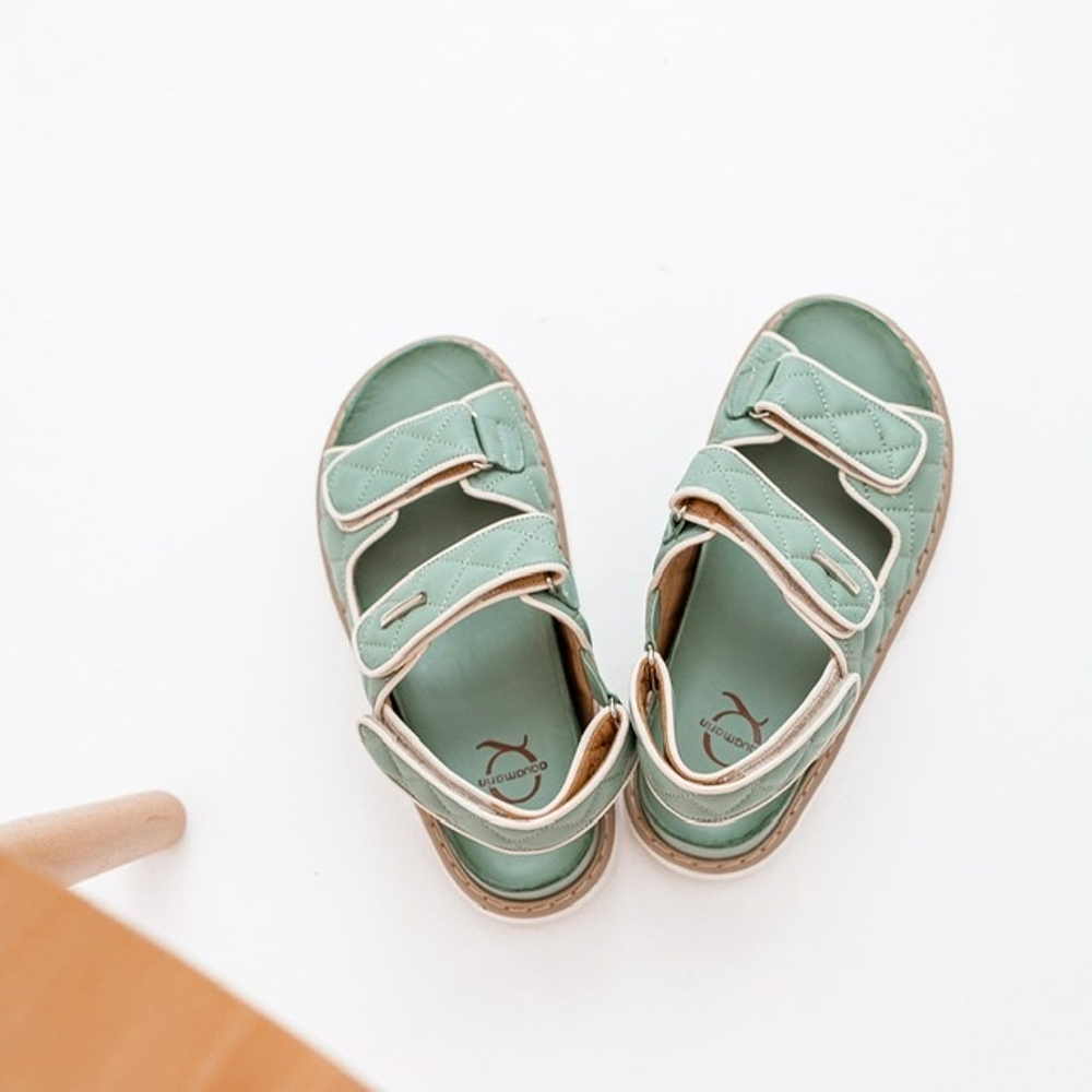 Сандалии из натуральной кожи на липучках фисташкового оттенка