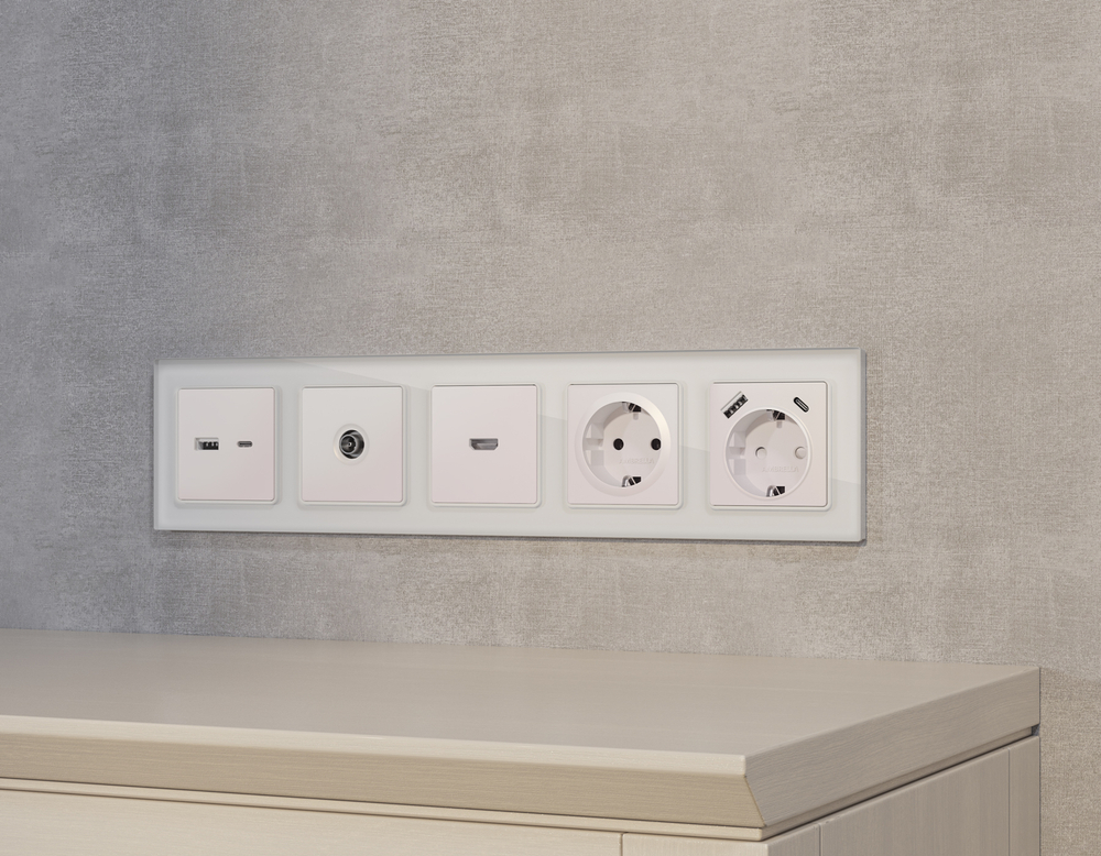 MA211010 Комплект механизма розетки ALFA Жемчуг 2USB A+C 20W (быстрая зарядка) QUANT (AP2110, VM177)