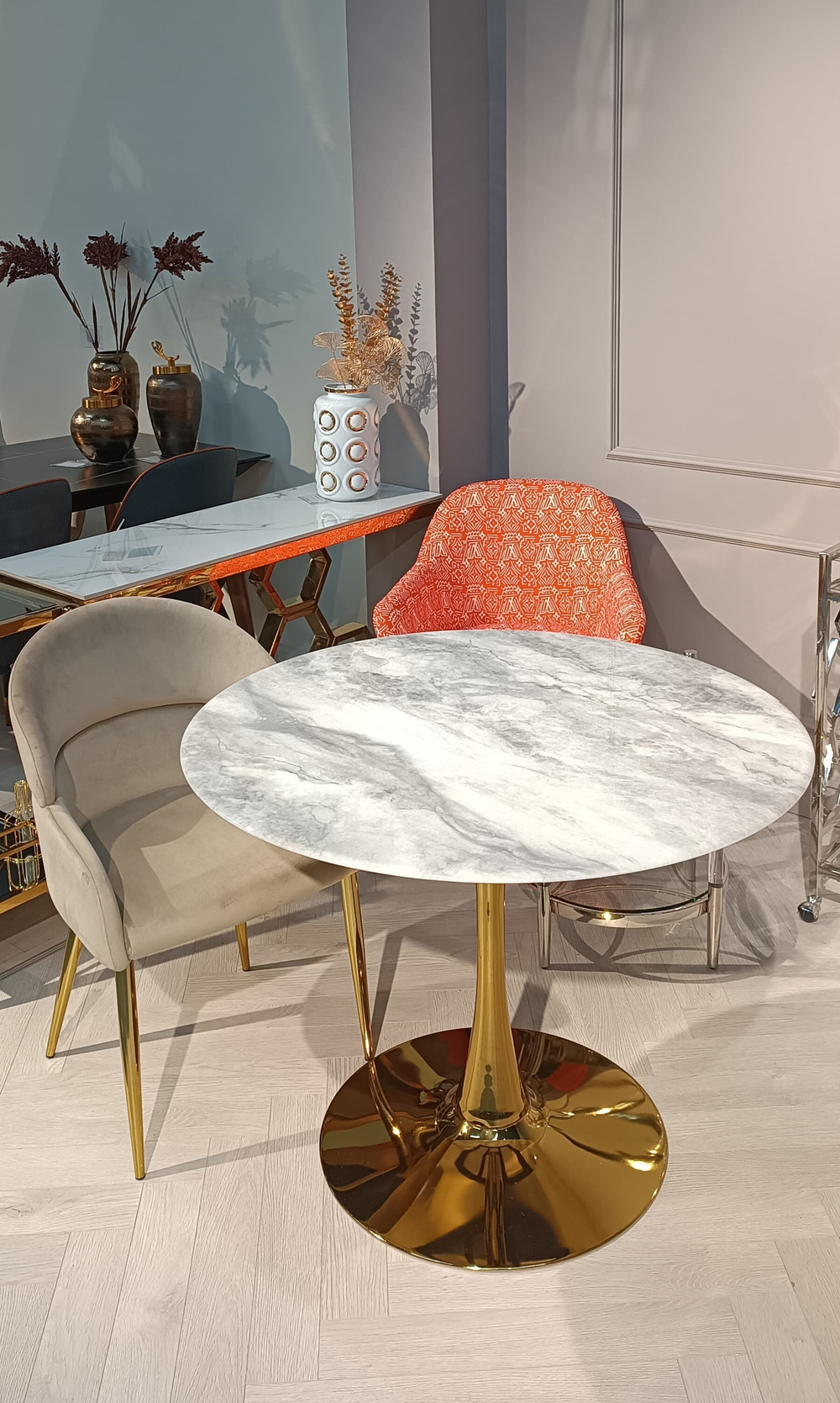 Стол обеденный Ist Casa круглый Остин, 100х76 см, светло-серый мрамор, золото