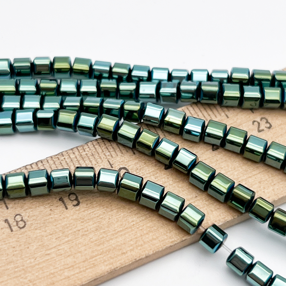 Гематит Куб бусины (имитация), цвет зеленый, размер около 3,9*3,8 мм, цена за отрезок 19 см (1/2 нити)