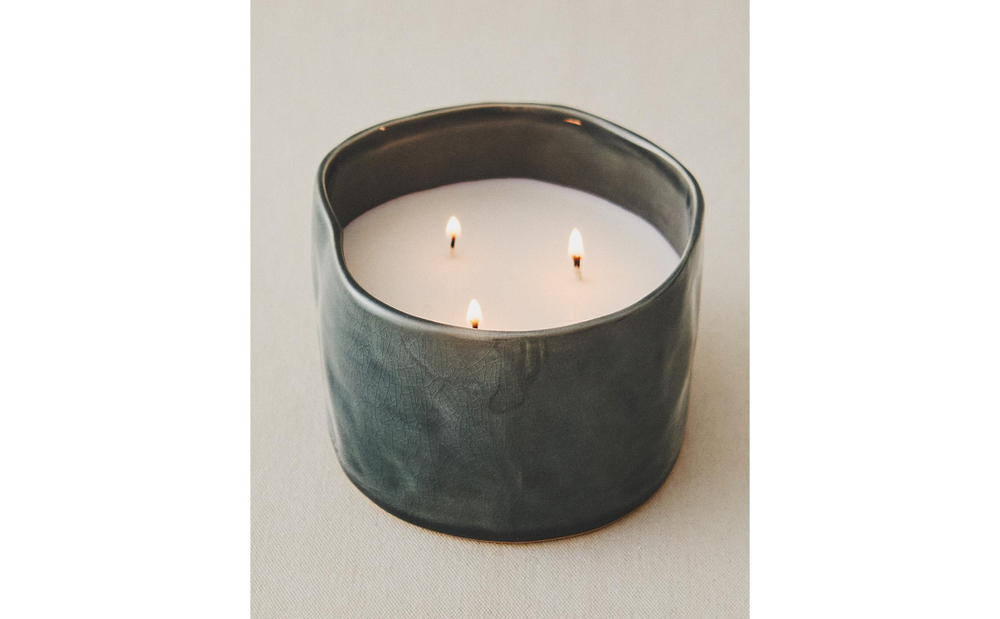 Zara Home Свеча ароматическая Vibrant Rose 150 г, растительный воск, аромат цветочный, Розовый