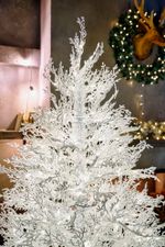 Искусственная белая елка с гирляндой встроенной «Normandia» Нормандия (коралловые ветки) от 2,1 м до 2,4 м
