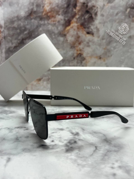 Солнечные очки Prada