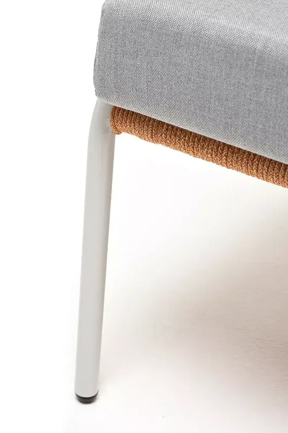 "Милан" кресло плетеное из роупа, каркас алюминий светло-серый (RAL7035) муар, роуп оранжевый меланж круглый, ткань светло-серая