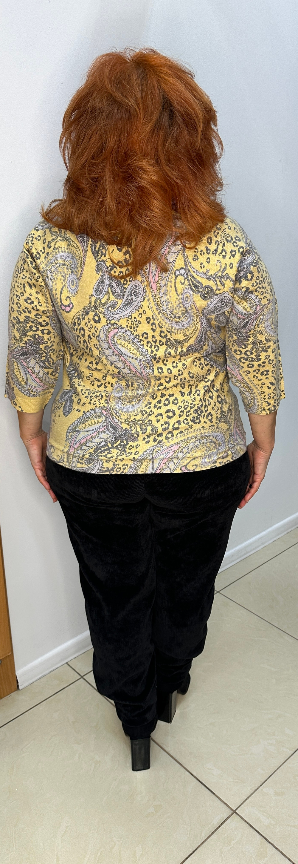 Джемпер с легким блеском и "огурцами"