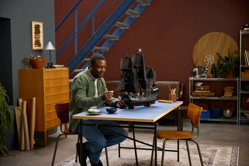 Конструктор LEGO Icons 10365 Пиратский корабль капитана Джека Воробья