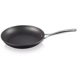 Le Creuset - Сковорода PRO с антипригарным покрытием 26см. / артикул   51112260010002  / GTIN 630870272964