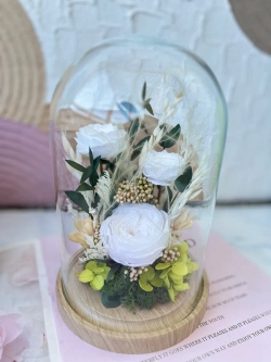 натуральные пионы в стекле