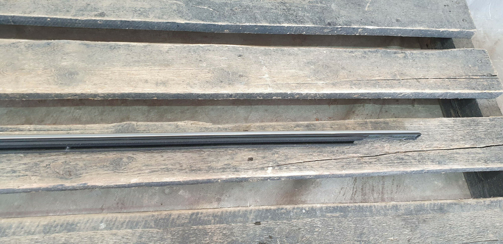 Молдинг двери передней правой Mercedes C (W205) 14-23 Б/У Оригинал A2057202024