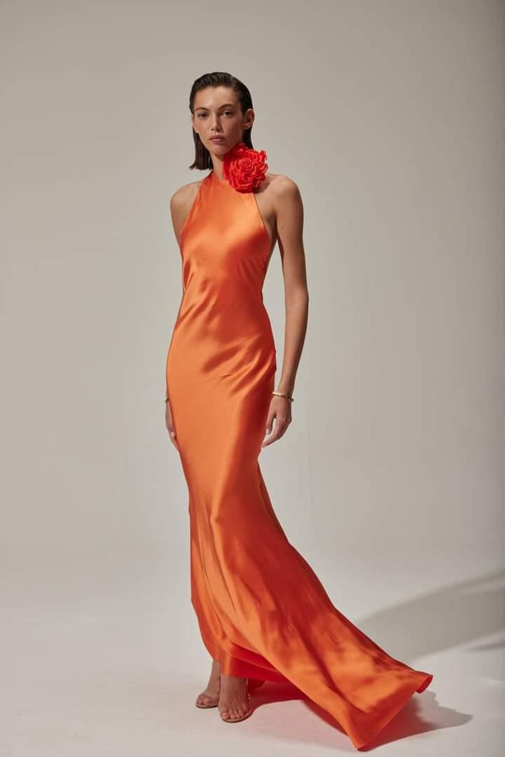 Платье со шлейфом