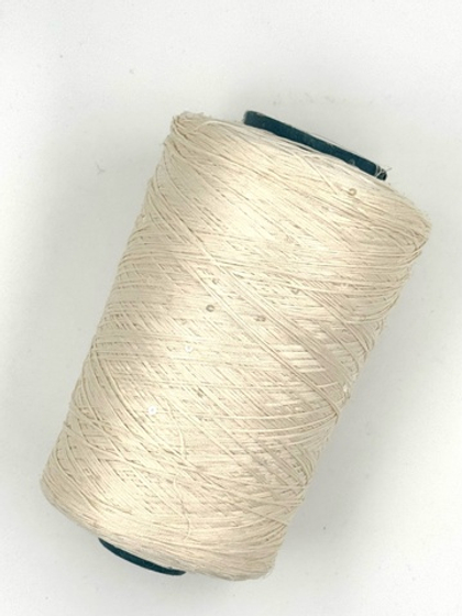 CUC шелк 100% с пайеткой галографической, 800 м в 100 г топленое молоко