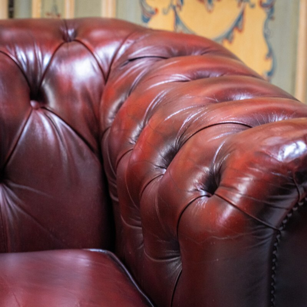 Диван в стиле Честерфильд