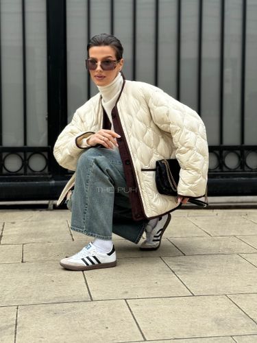 Утепленная женская куртка белого цвета