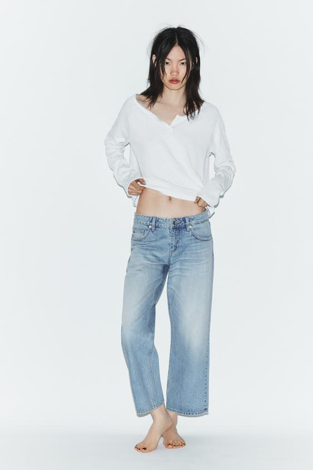 Джинсы TRF с низкой талией, короткими и широкими брючинами - ZARA