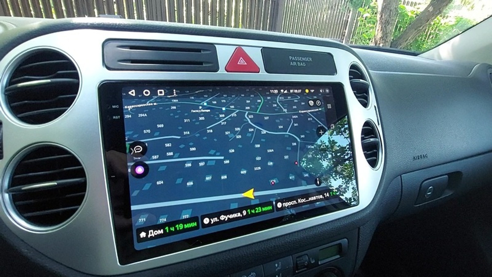 Магнитола для Volkswagen Tiguan 1, Golf Plus (любая аварийка, рамка серебро) - Carmedia OL-9908-1 QLed+2K, Android 12, ТОП процессор, CarPlay, 4G SIM-слот