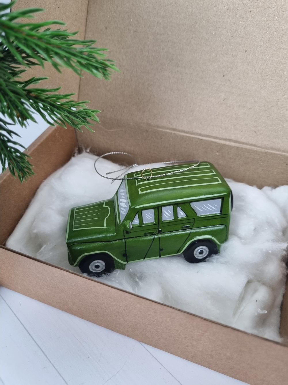 Фарфоровая игрушка "Машина УАЗ"