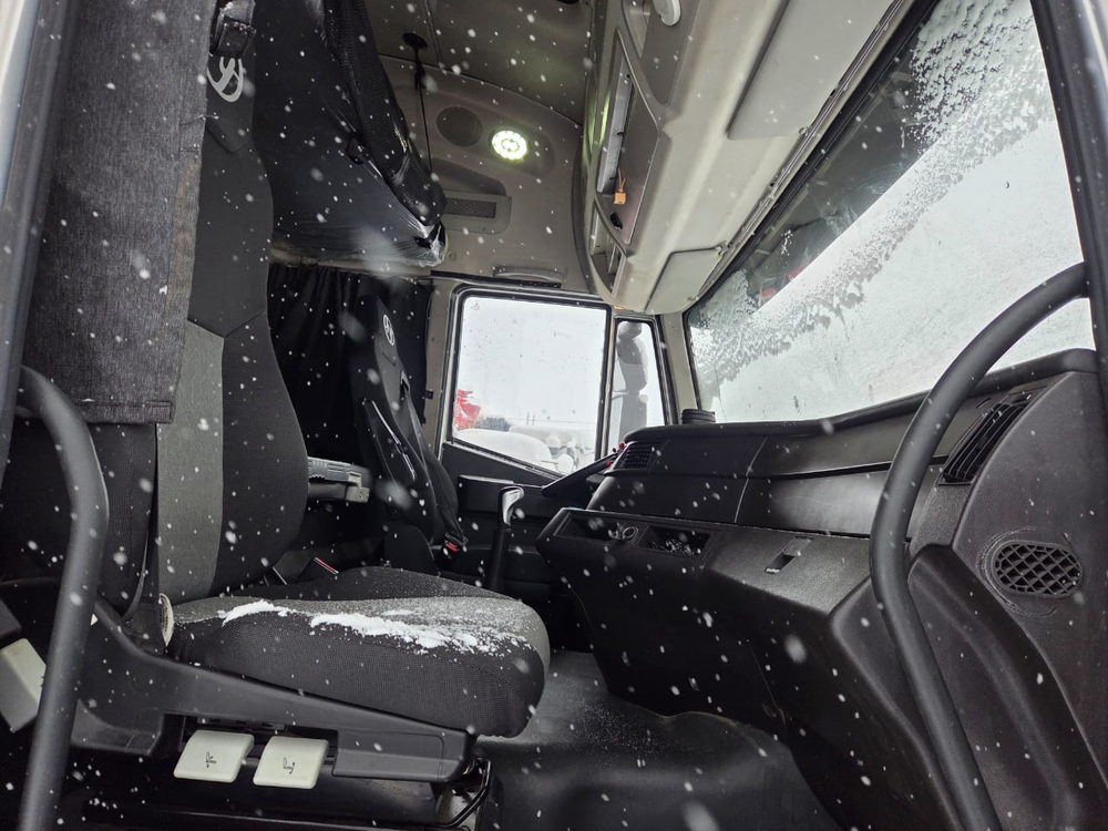 HONGYAN CQ* 6x4 Седельный тягач CQ4256HTVG334 (Дизельный, 8,7 л, 388 л.с., МТ)