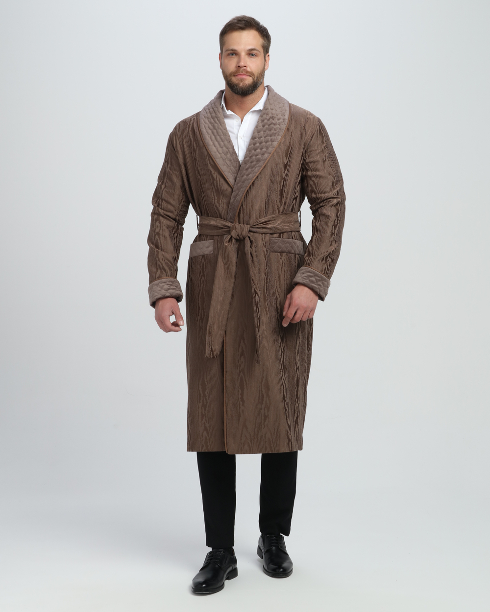 Халат из облегченного жаккарда со стеганными бортами