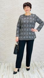 Элегантный жакет в клетку длиной до середины бедра