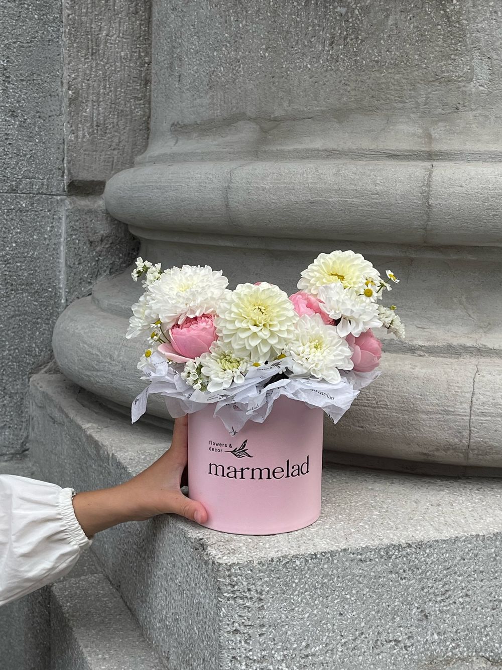 Цветочная композиция в бело-розовой гамме