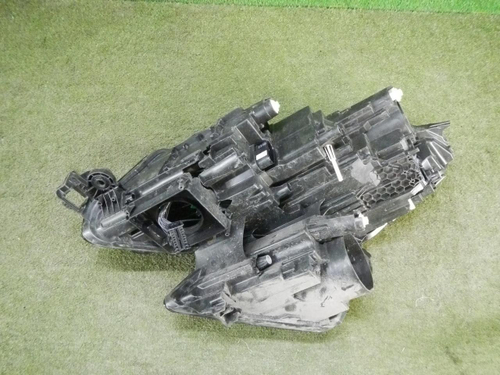 Фара правая Skoda Kodiaq (2016-2022) LED