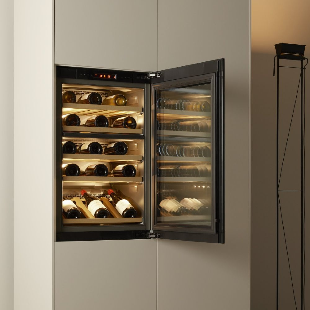 Винные шкафы WineCooler V4000 90 WC4T-51102 L черное стекло