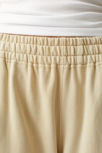 Бежевые спортивные брюки