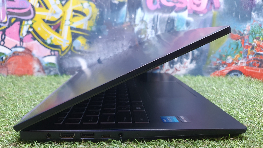 Ноутбук ультрабук MSI i3-12/8Gb/FHD