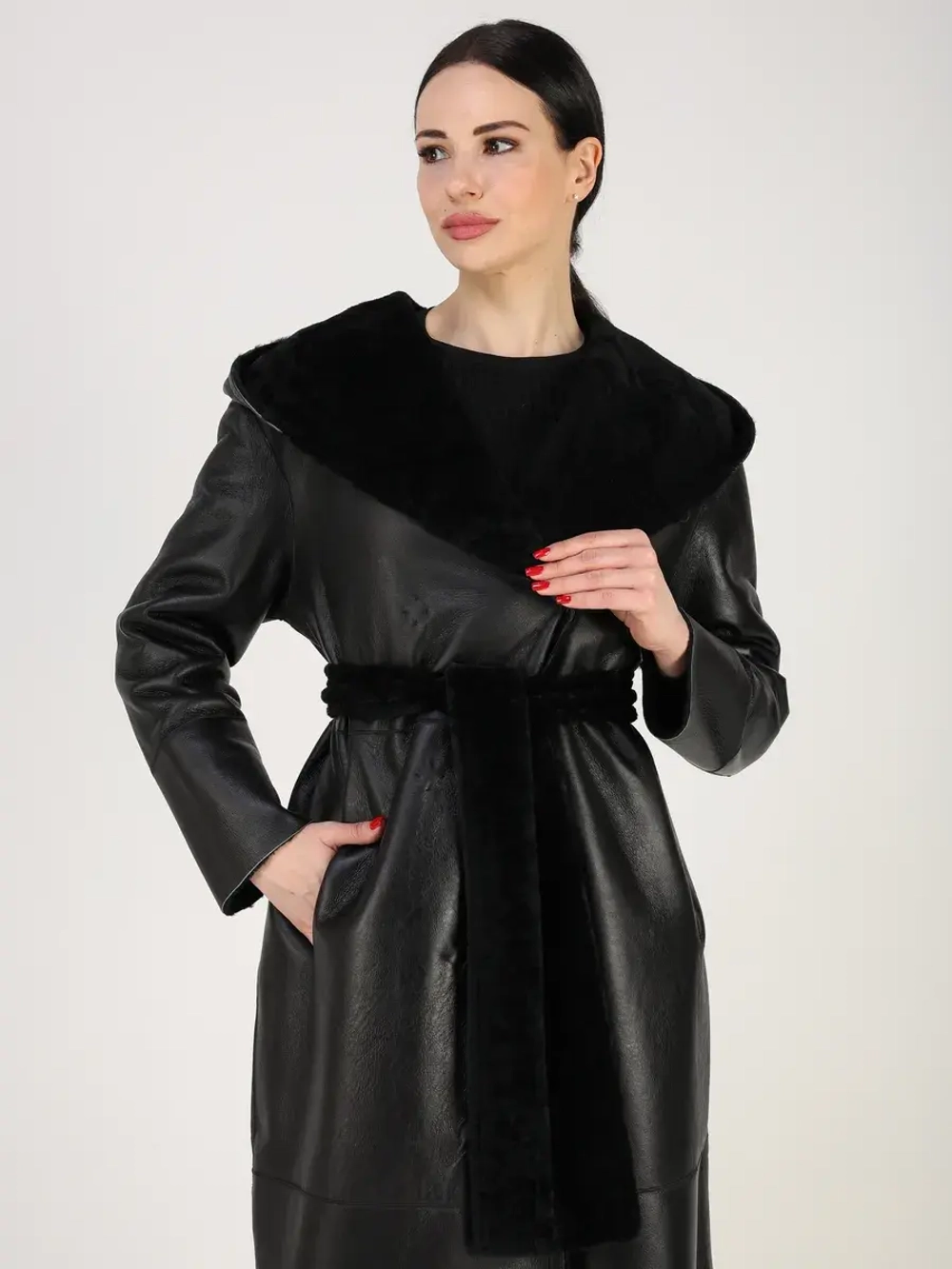 Дубленка зимняя шуба натуральная с капюшоном двухсторонняя