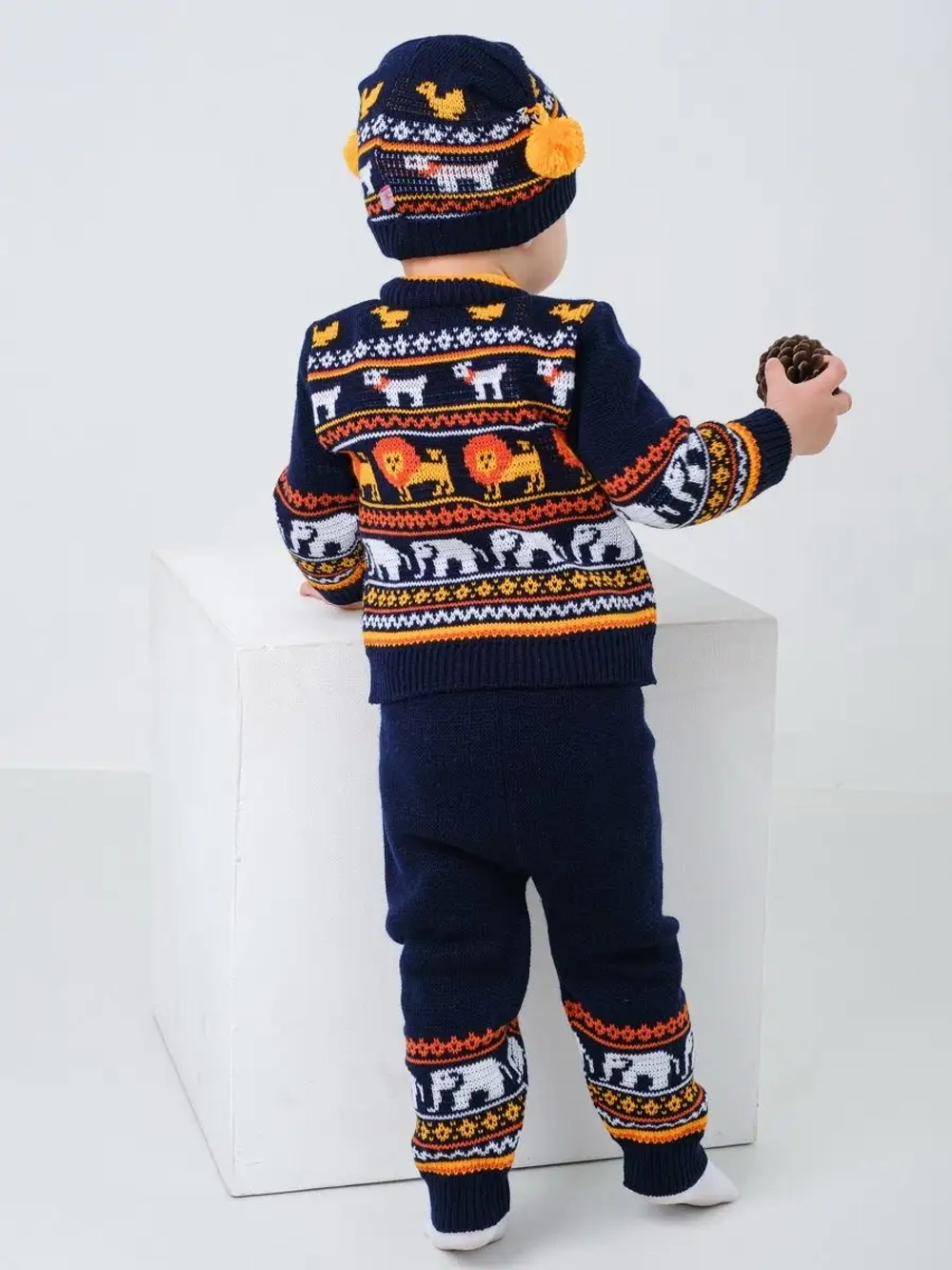 Костюм вязаный