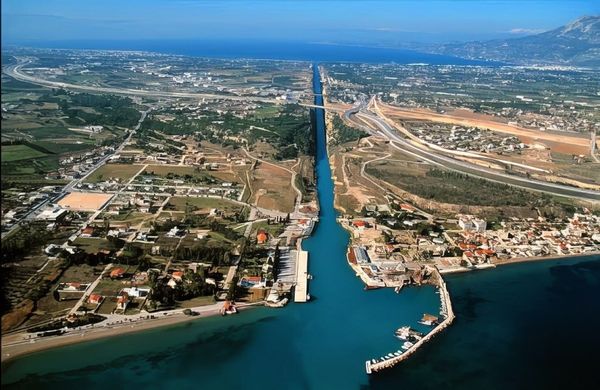 Разрезая континент: как греки соединили два моря одним каналом