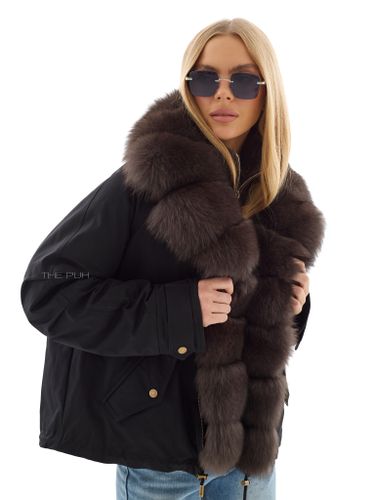 Короткая пуховая парка черного цвета