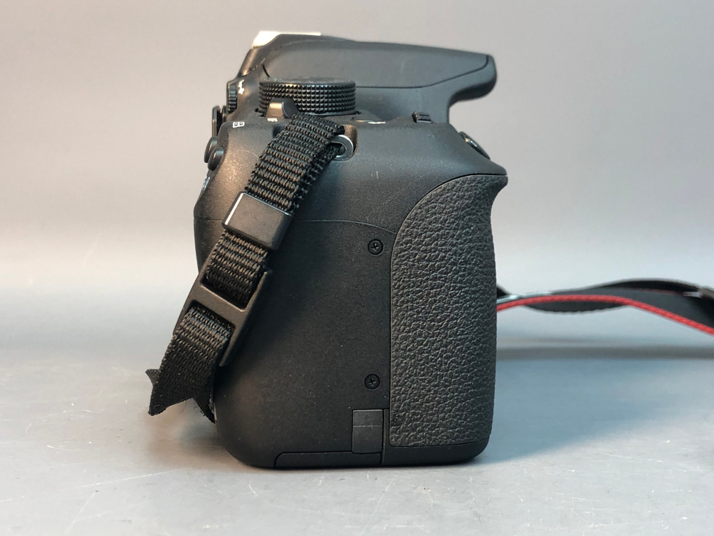 Canon EOS 1200D, 3400 кадров пробега