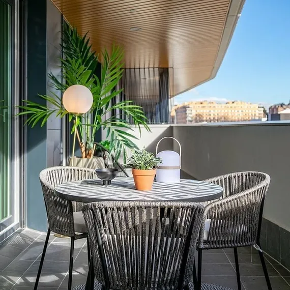 Стол Tella Ø90 см, черно-белая плитка