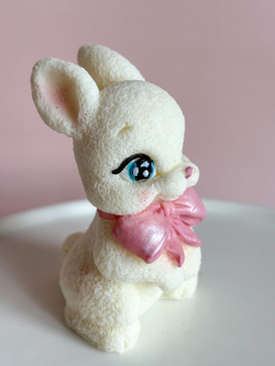 Фигурка из шоколадной глазури "Кролик с бантом" бел
