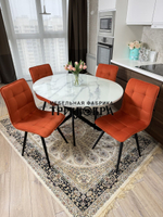 Круглый стеклянный раздвижной стол "Серый мрамор 262" и стулья "ГУЧИ" оранжевый