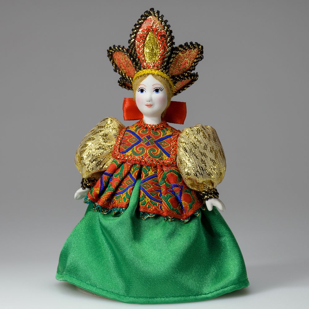 Сувенирная кукла в кокошнике-короне
