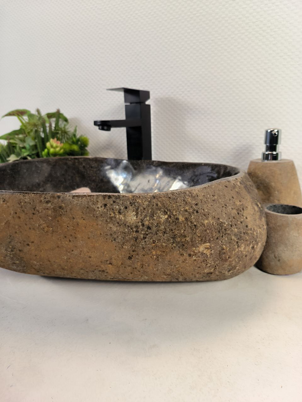 Раковина из речного камня RS-65618 50*36*15 0861