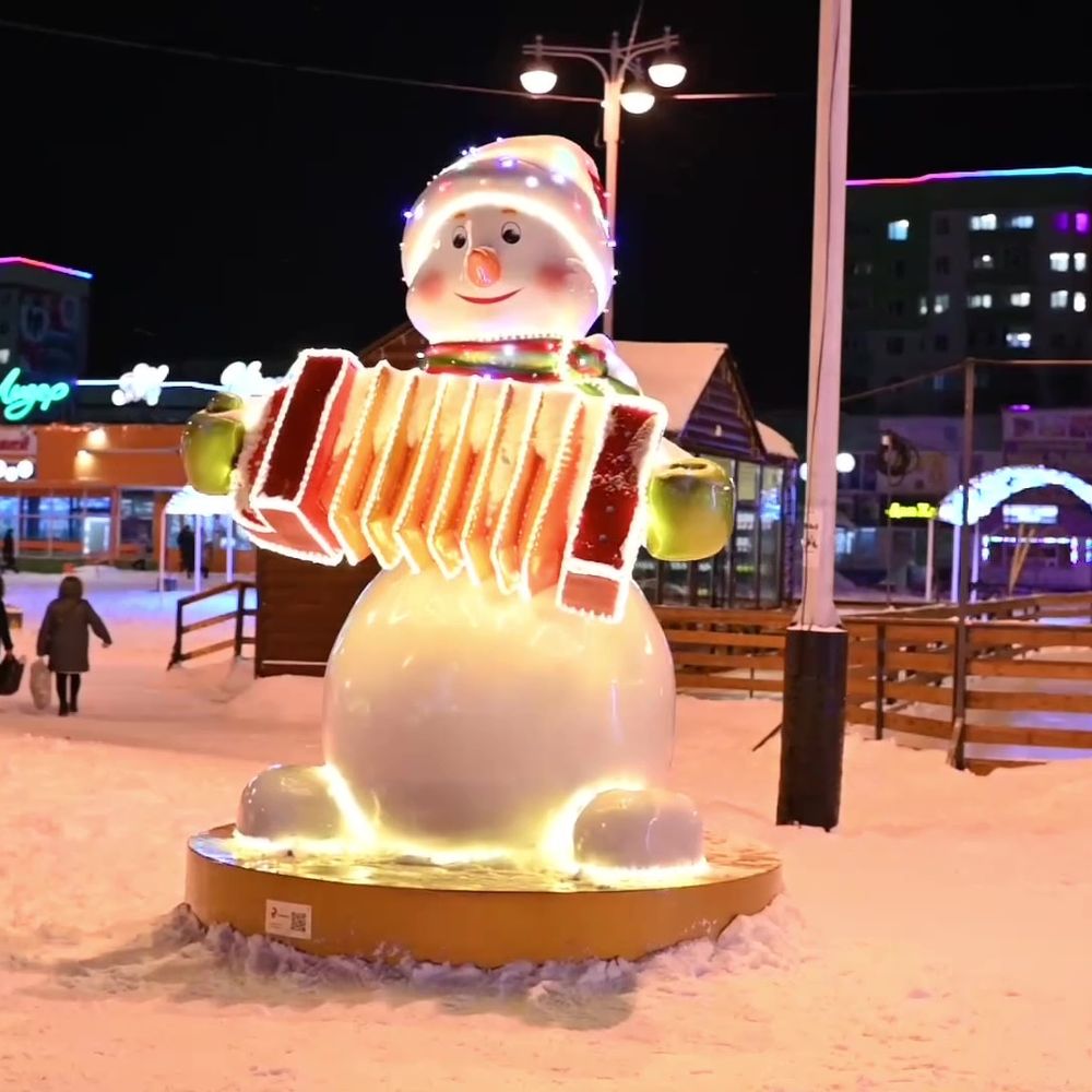 новогодний снеговик с гармошкой