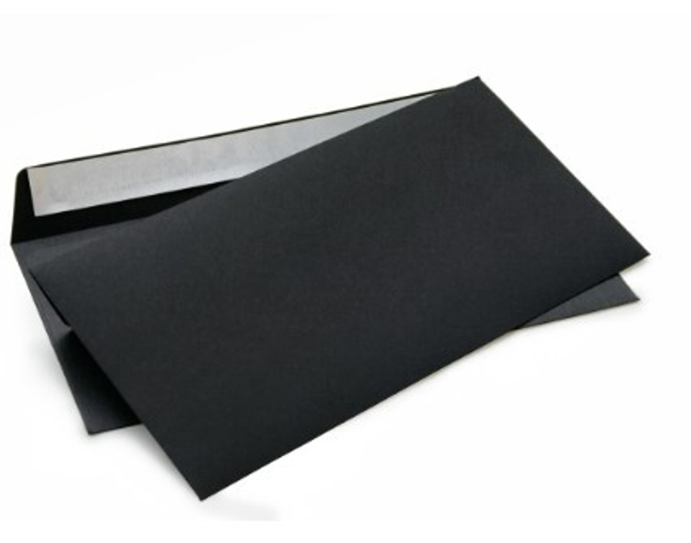 Конверт из бумаги черного цвета C65 (114х229 мм), 120 г/м²